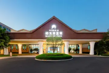 Dinosaur-Valley-Hot-Spring-Hotel