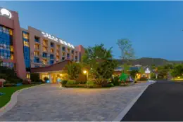 Dinosaur-Valley-Hot-Spring-Hotel