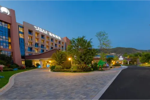 Dinosaur-Valley-Hot-Spring-Hotel