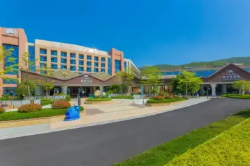 Dinosaur-Valley-Hot-Spring-Hotel