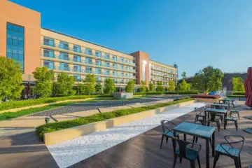 Dinosaur-Valley-Hot-Spring-Hotel