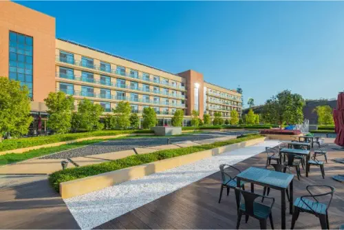 Dinosaur-Valley-Hot-Spring-Hotel